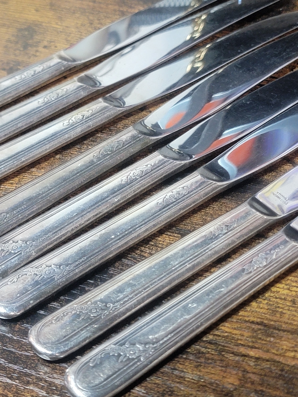 Vintage Oneida Community Queen Bees Butter Knives - Set of 8